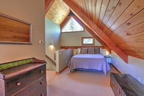 Desk, iron/ironing board, WiFi, bed sheets