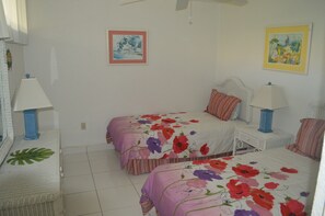 2 quartos, cofres nos quartos, ferros/tábuas de passar roupa