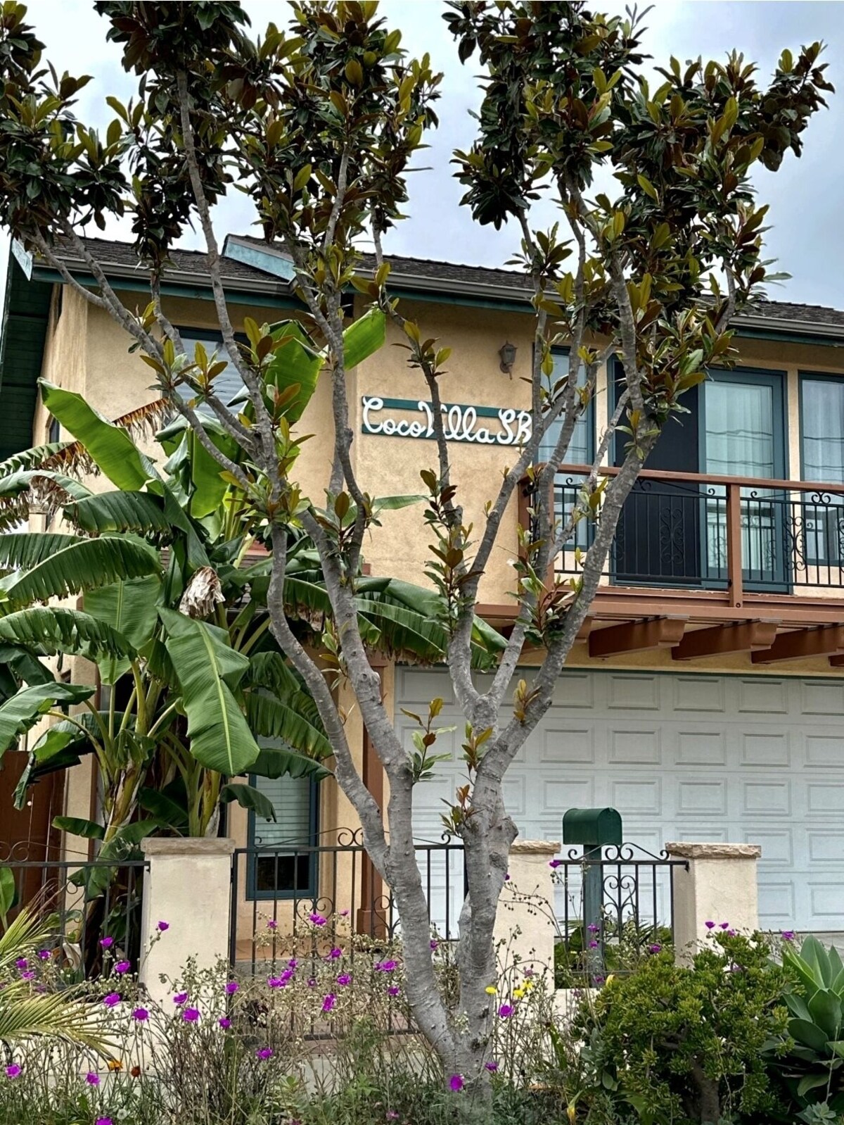 Walk To E. Beach 2 Bed,1 Ba @ CocoVillaSb Rentals 30/Ngt Minimum