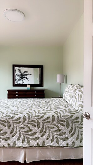3 bedrooms, desk, iron/ironing board, free WiFi