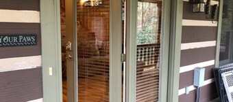 Log Cabin in Town of Boone - Dog Friendly