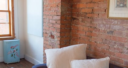 Historic house Ideal Downtown Location