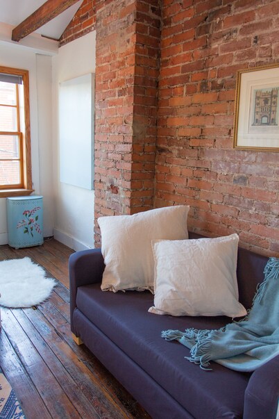 Historic house Ideal Downtown Location