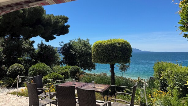 Unclassified image, 1 of 70, button - Cozy House: first-row beach, ramp accessibility, hottub, AC, gasgrill, W/D prkng (Gradac)