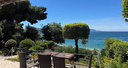 Cozy House: first-row beach, accessibility, hottub, AC, gasgrill, W/D prkng