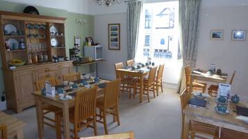 Desayuno completo incluido todos los días