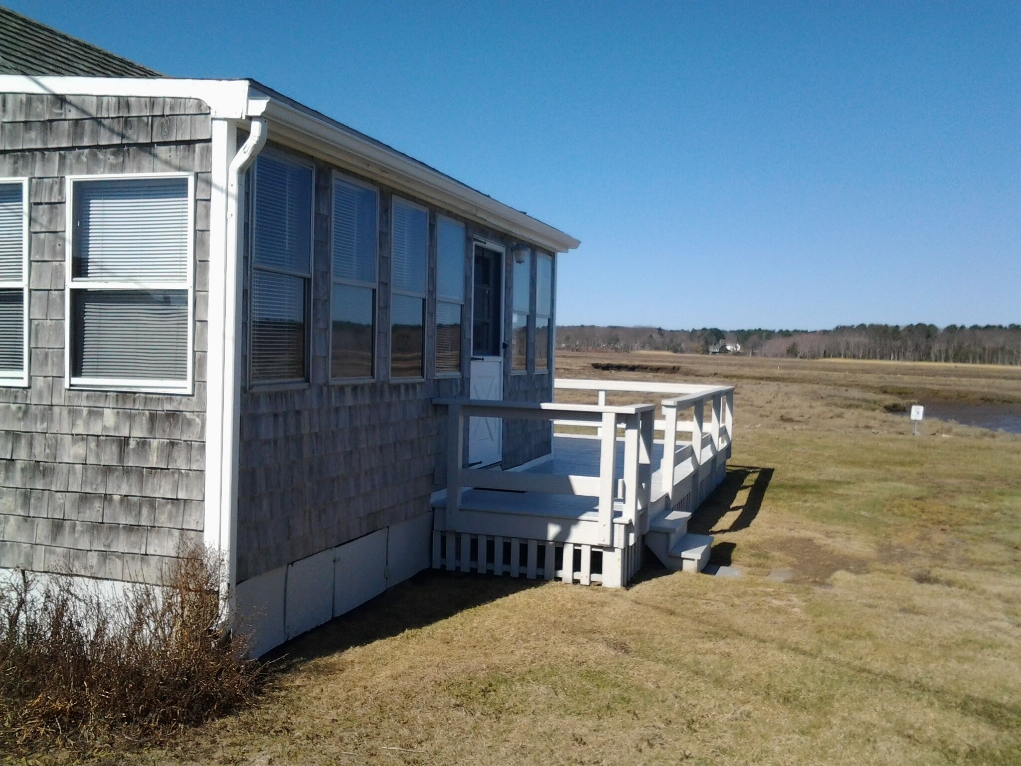 Zephyr-  Quiet cottage on the marsh, shopping, beaches, eats and more