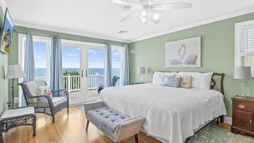 4 slaapkamers, een bureau, een strijkplank/strijkijzer, reisbedje