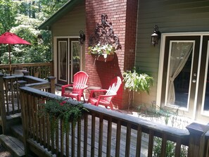 Terrace/patio - Redbird Retreat - pet friendly (Blairsville)