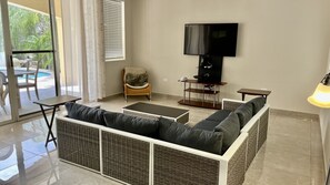 Smart TV - Custom Home Perfect for Group Vacations! Private Pool, Walk to Beach, WiFi (Rincon)