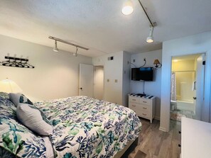 1 bedroom, desk, iron/ironing board, WiFi