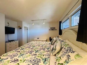 1 bedroom, desk, iron/ironing board, WiFi