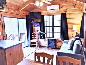 TV, fireplace, video games, DVD player - Romantic & Secluded Adventure Log Cabin w/ HOT TUB + Amazing Mountain Views (Topton)