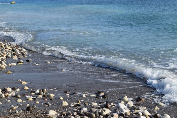 Beach - A superb 2-bedrooms Holiday Apartment, mins away from Ocho Rios vibrant fun (Tower Isle)