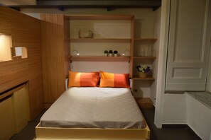2 Schlafzimmer, Schreibtisch, schallisolierte Zimmer