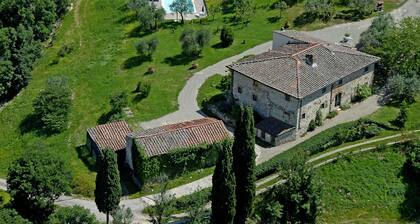 Holiday Farmhouse L'UCCELLARE - Apartment with pool and A/C