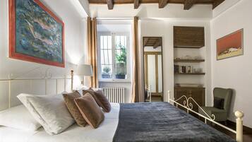 1 chambre, bureau, fer et planche Ă repasser, lit parapluie