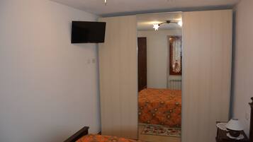 3 bedrooms, free WiFi, bed sheets