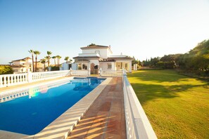 Ulkouima-allas, lämmitetty uima-allas