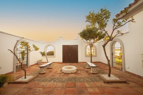 San Roque Clubin ylellinen huvila