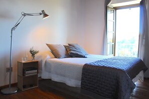 1 dormitorio, tabla de planchar con plancha, wifi gratis y ropa de cama
