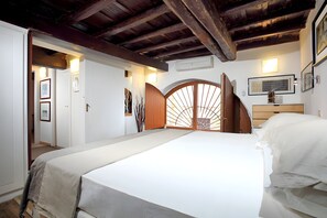 2 bedrooms - Dalí, charming and modern ground floor loft (Roma)