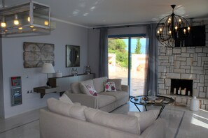 TV, fireplace, table tennis
