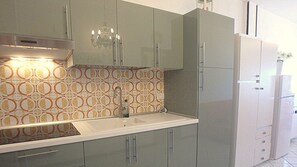Fridge, high chair - Vacation home front and sea view with beach service and covered parking. (Lido di Pomposa)
