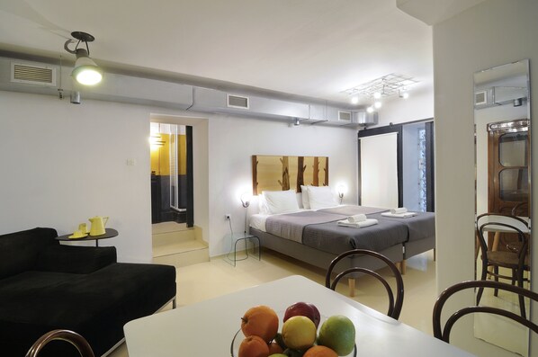 2 bedrooms, in-room safe, iron/ironing board, free WiFi