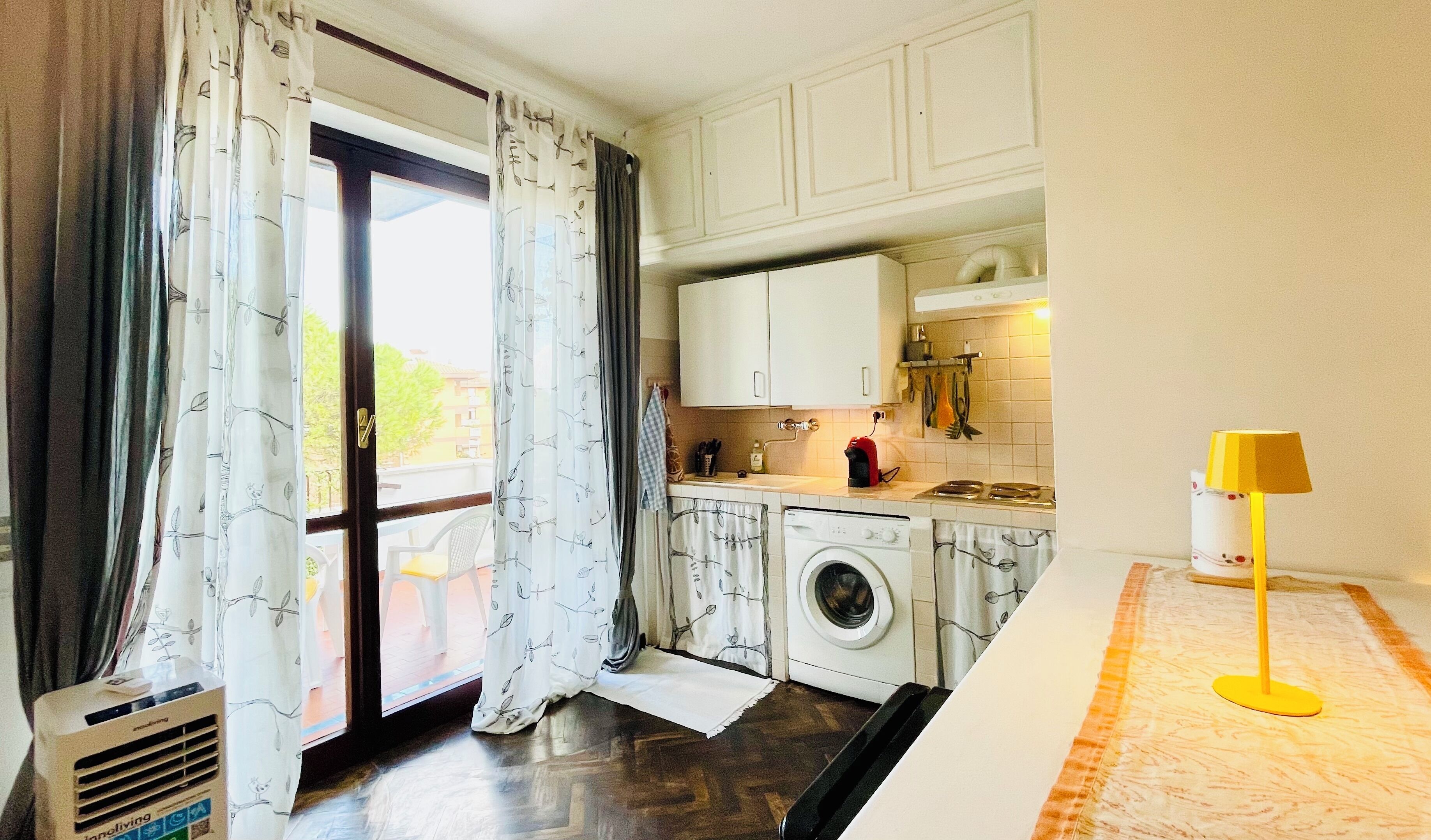 Frigorifero, microonde, forno, macchina per tè/caffè