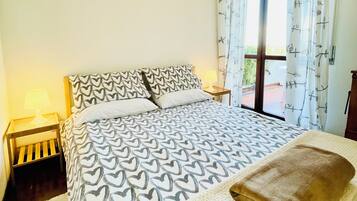 1 habitación, escritorio, tabla de planchar con plancha y wifi gratis