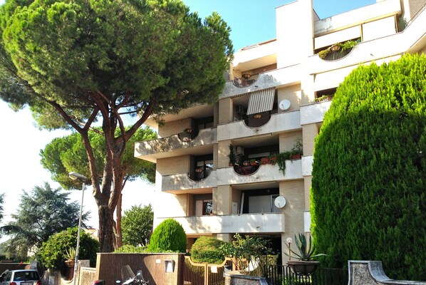 المنشأة من الخارج