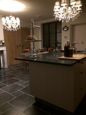 المنشأة من الداخل