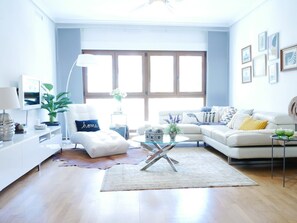 Una Smart TV, libros