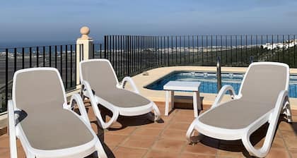 Villa individuelle avec piscine privée et vue imprenable sur la mer à Monte Peogo, prÚs de Denia
