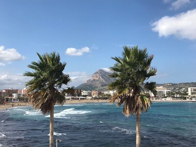 Villa independiente con piscina privada y espectaculares vistas al mar en Monte Peogo, cerca de Denia