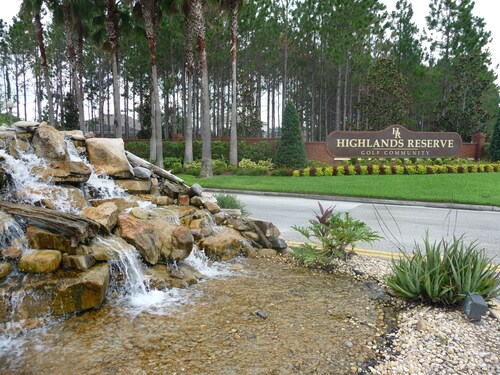 Luxusvilla mit südseitigem Pool / Spa, nur 15 Minuten von Disney entfernt!