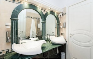 Suite superior, 1 dormitori | Lavabo