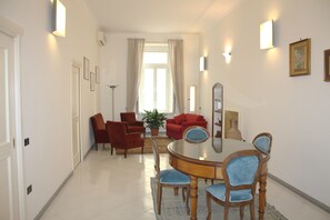 Interior - Luxurious apartment in an ancient noble palace in the historic center of Naples (Napoli)