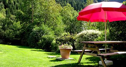 Beautifully converted old barn near Bourg D'Oisans -19 single beds+2 infant cots