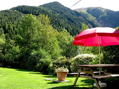 Beautifully converted old barn near Bourg D'Oisans -19 single beds+2 infant cots