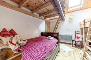 5 bedrooms, iron/ironing board, travel cot, free WiFi