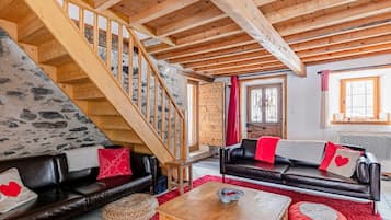 Smart TV, fireplace, DVD player, table tennis