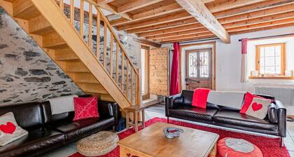 Beautifully converted old barn near Bourg D'Oisans -19 single beds+2 infant cots