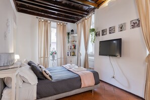 1 dormitorio, tabla de planchar con plancha, wifi y ropa de cama