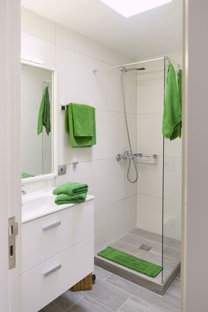 Hair dryer, towels - THE TOPES II, YOUR DREAM (Tías)