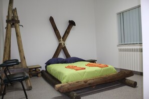 3 habitaciones, tabla de planchar con plancha, wifi y ropa de cama 
