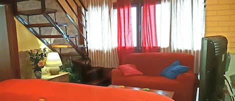 2 chambres, bureau, fer et planche à repasser