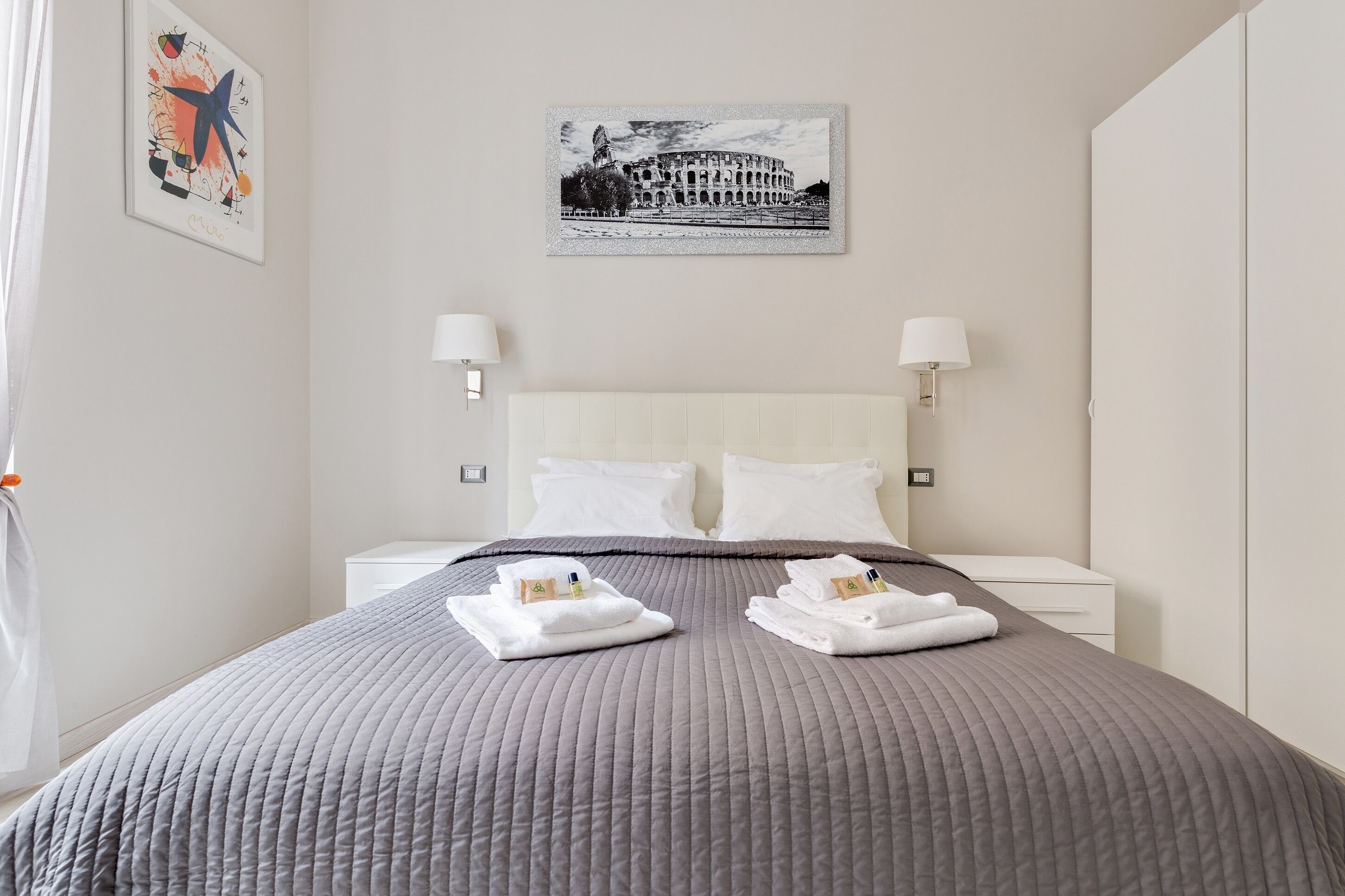 2 quartos, ferros/tábuas de passar roupa, acesso à internet
