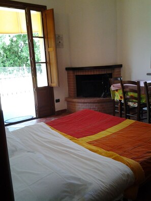 1 slaapkamer, een bureau, gratis wifi, beddengoed